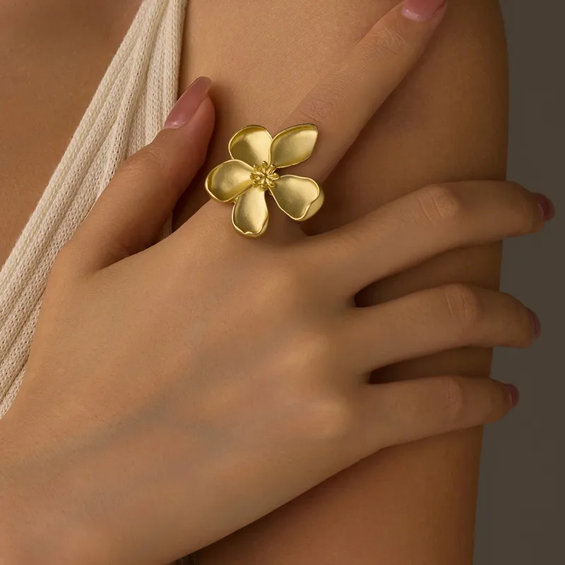 Retro Flower Open Ring