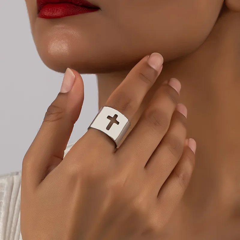 Gothic Cross Round Ring